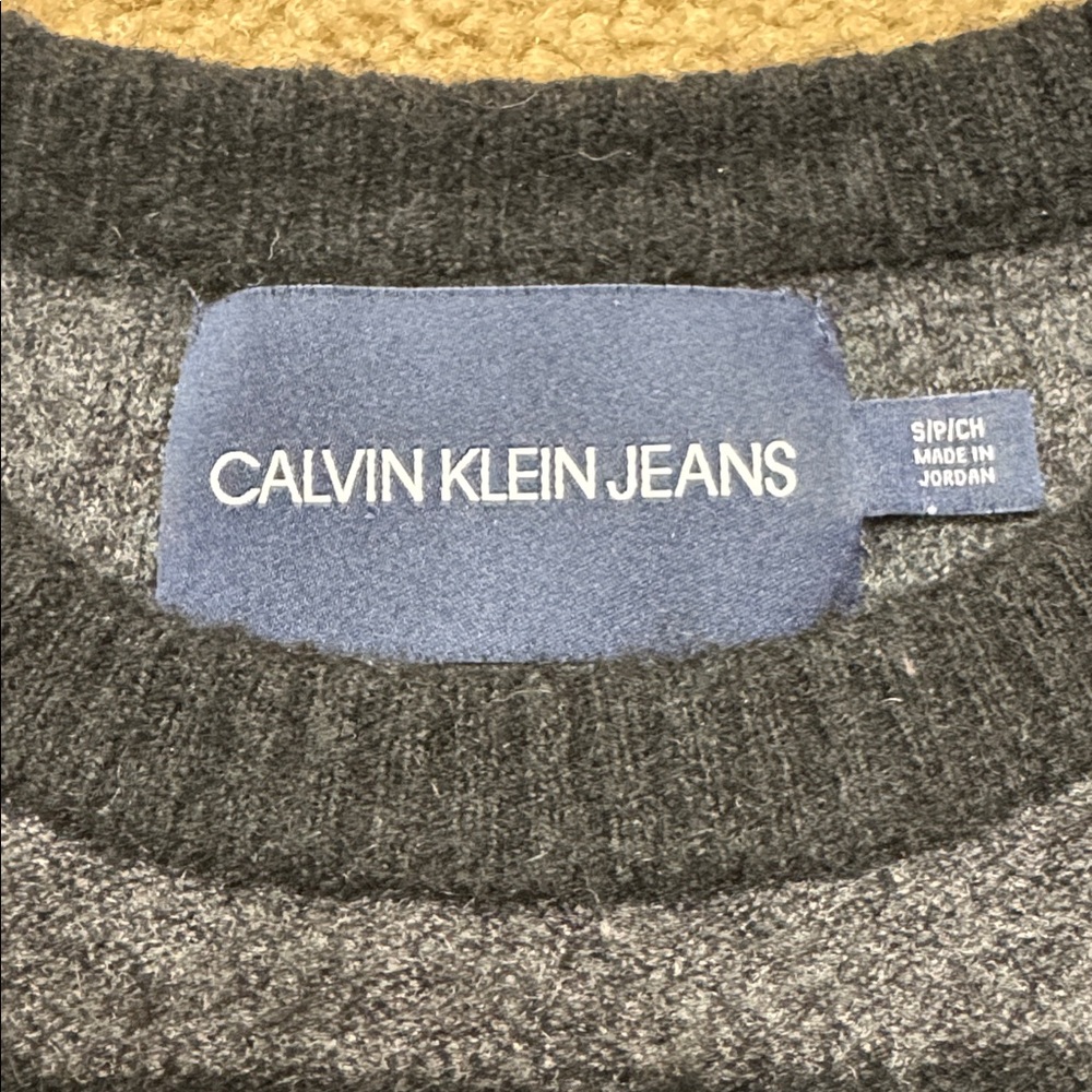 Calvin Klein women’s sweater. Small - Picture 2 of 6